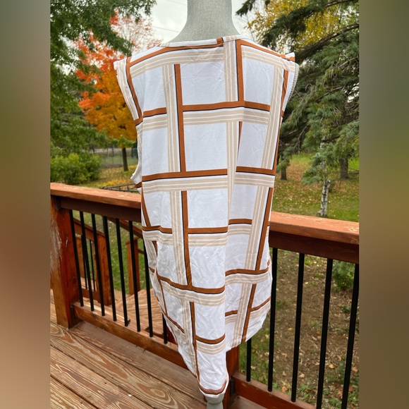 EUC Liz Claiborne tank top. Pretty gold-decorated opening in front. Plus size. - Picture 3 of 9